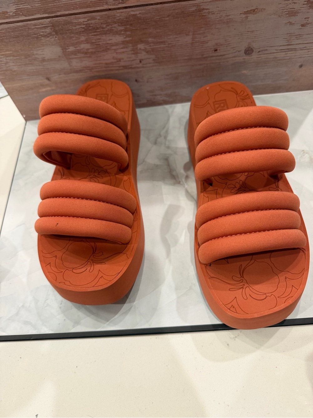 Roxy Women's Chunky Orange Padded-Strip Slide Sandals - Picture 2 of 3